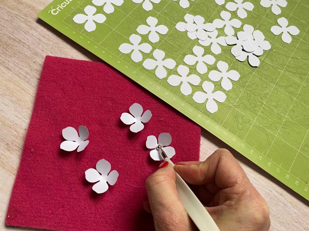 Jolie création de fleur en papier avec la Cricut ! – Créativ